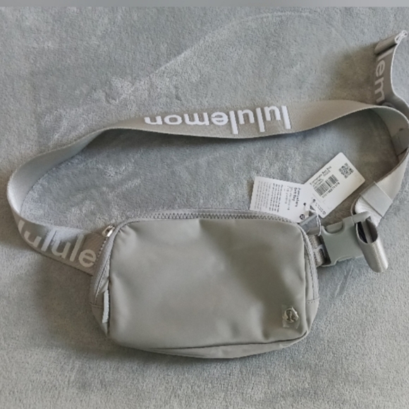 lululemon athletica Handbags - NWT Lululemon Everywhere Belt Bag